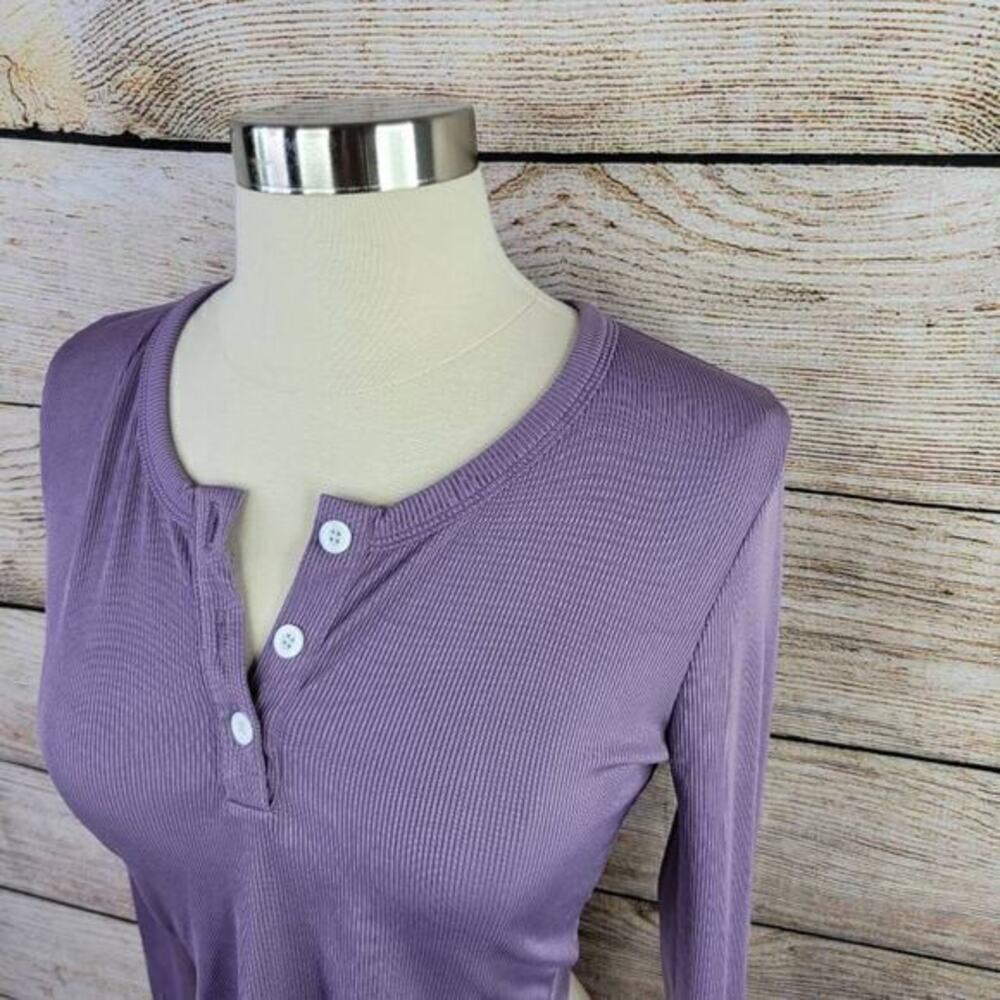 5/$25 SHEIN Scoop Neck Ribbed Henley Tee Lilac Purple Size Medium - Picture 3 of 7